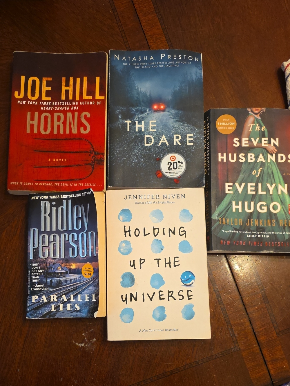 Holding Up the Universe by - White/Blue Paperback